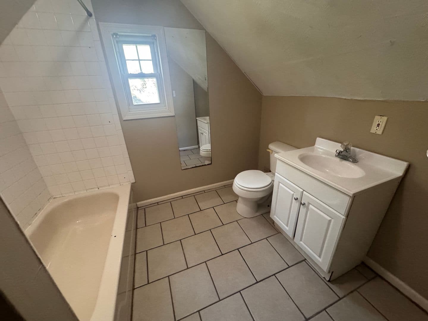 Bowling Green Apartment: 1359 High Street