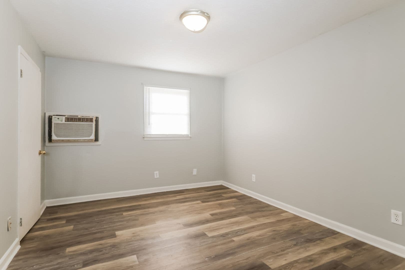Bowling Green Apartment: 6550 Louisville Rd