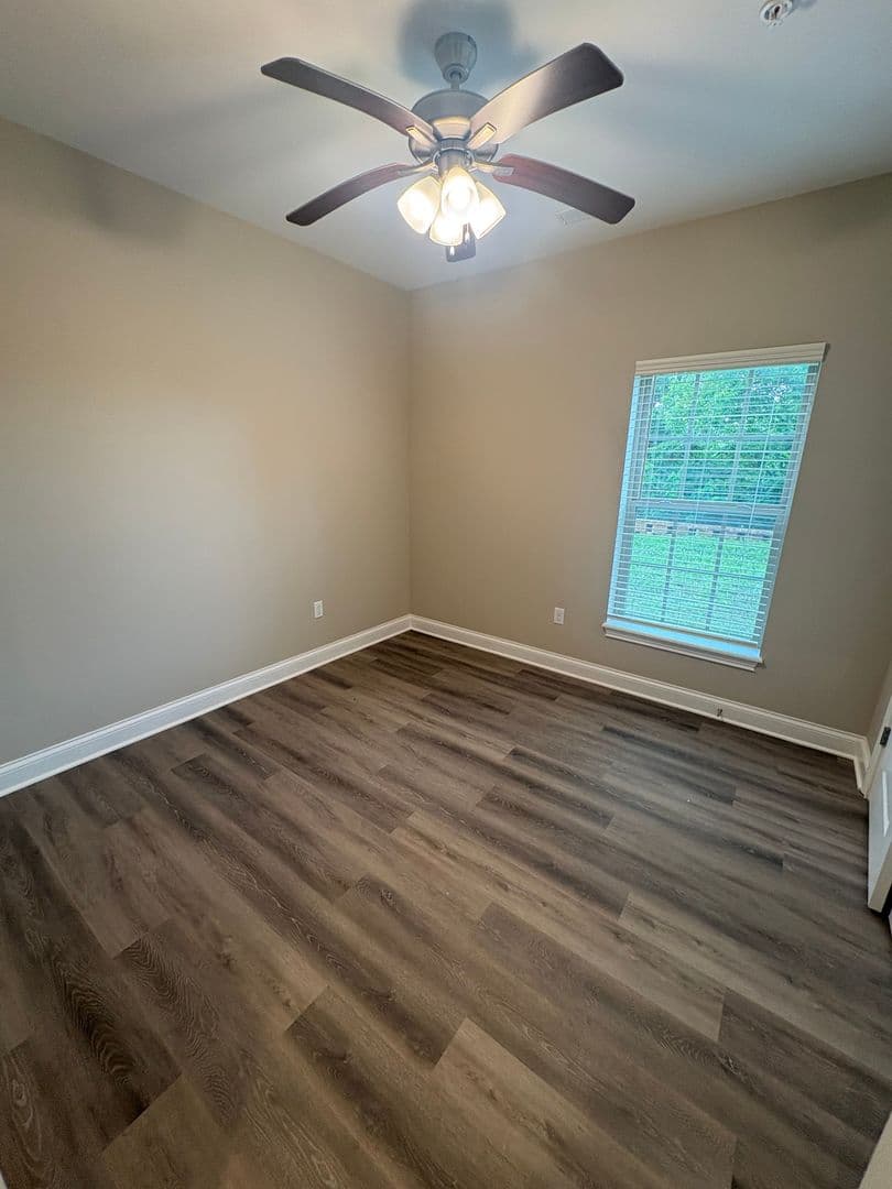 Bowling Green Apartment: 179 Walnut Creek Drive