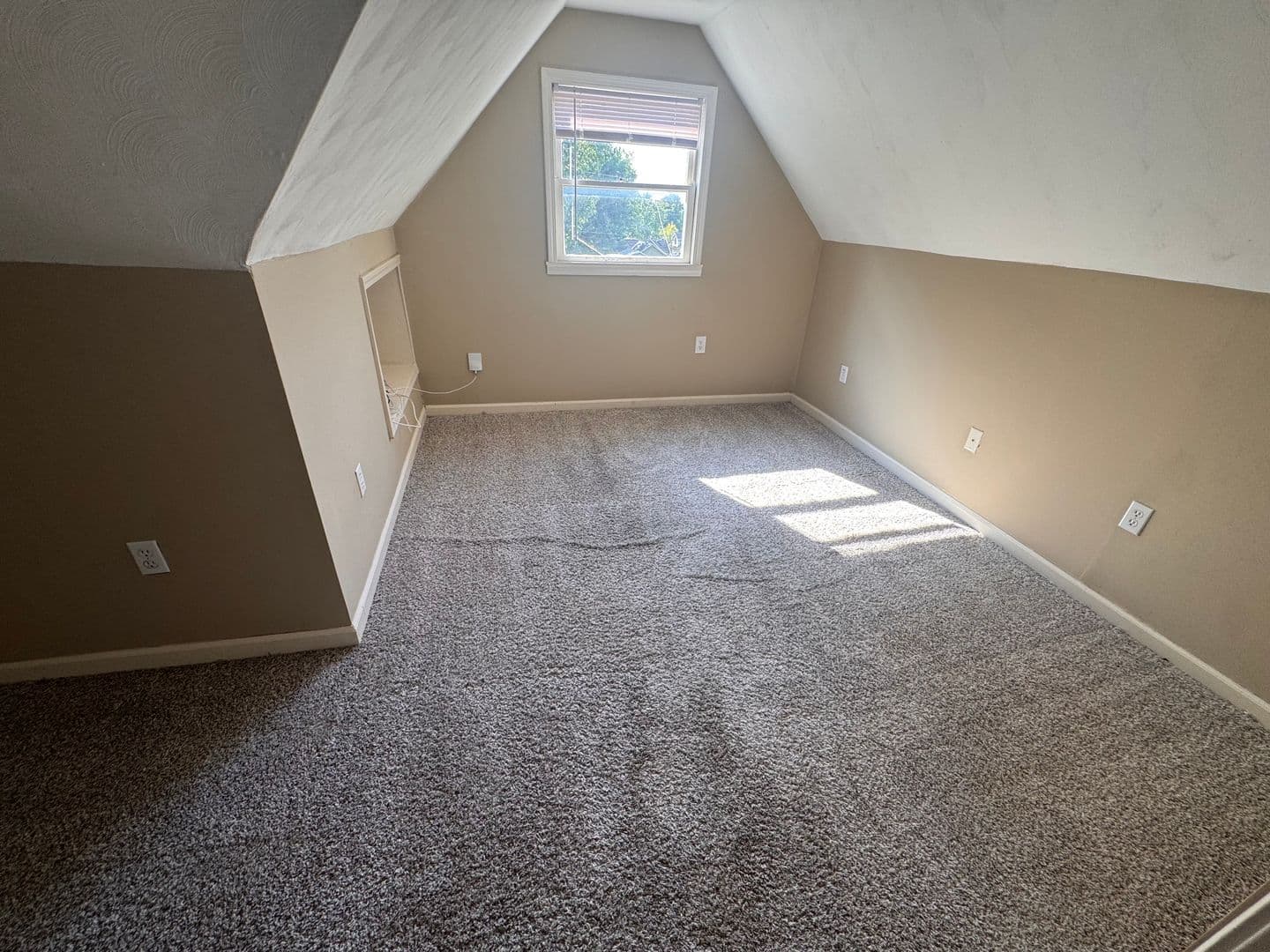 Bowling Green Apartment: 1359 High Street