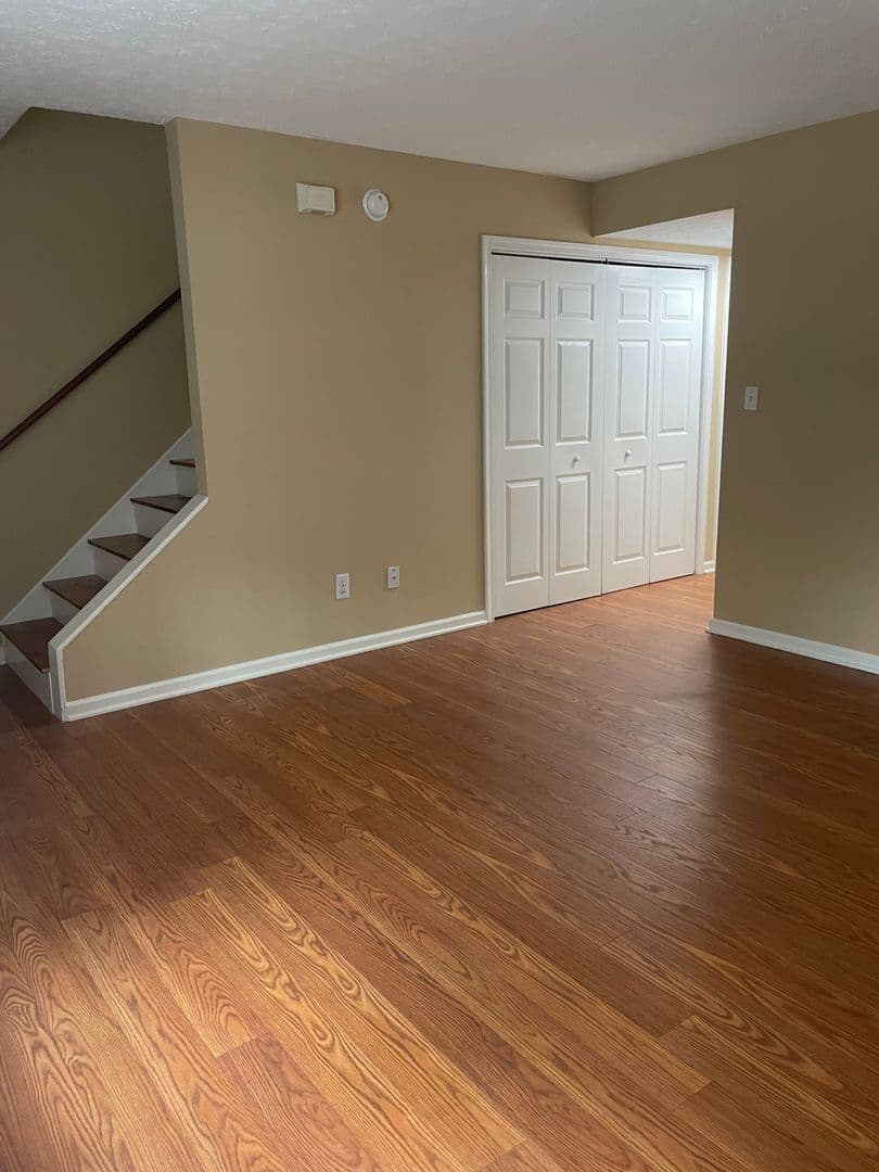 Bowling Green Apartment: 1114 Brockley Way
