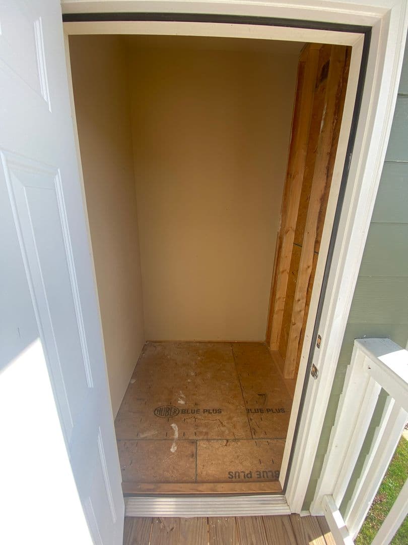 Bowling Green Apartment: 655 Declaration Way