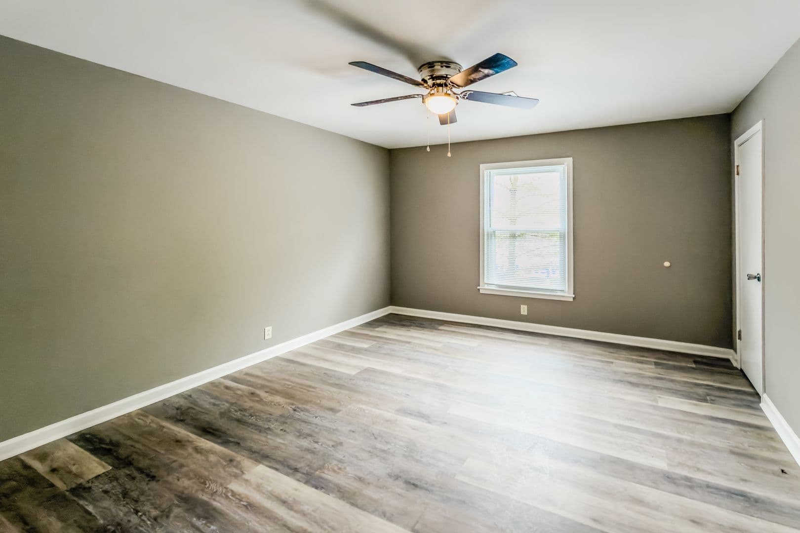 Springfield Apartment: 200 Watson Road