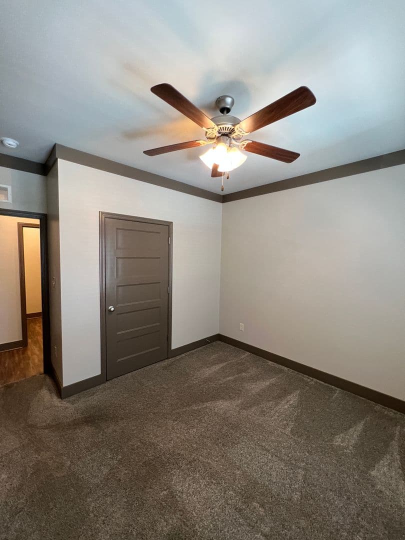 Bowling Green Apartment: 556 Emmett Ave
