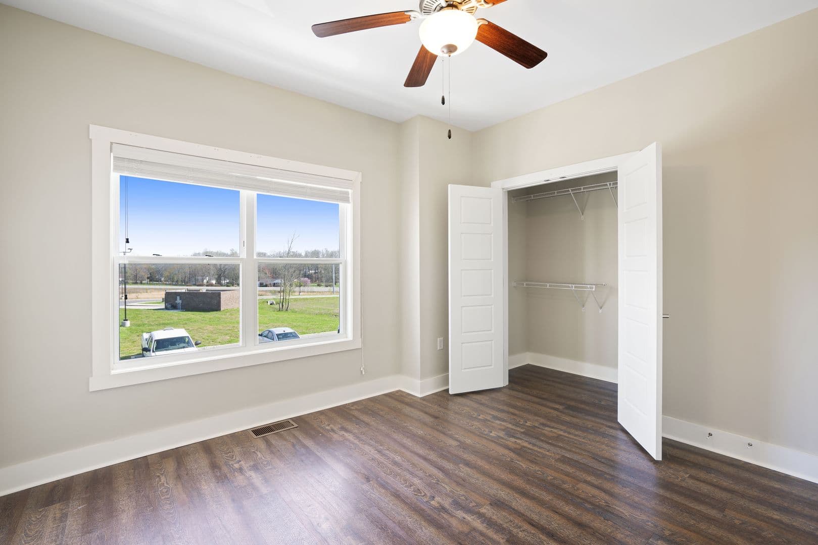 White House Apartment: 529 Raymond Hirsch Parkway