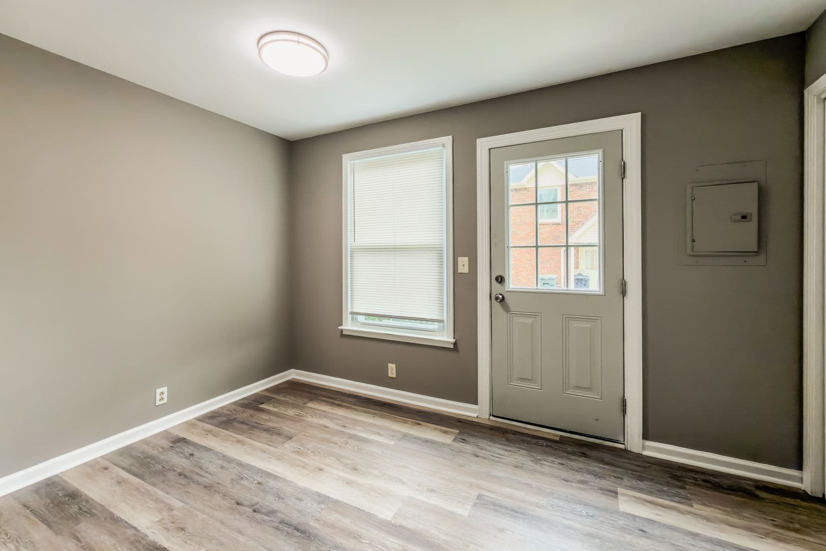 Springfield Apartment: 200 Watson Road