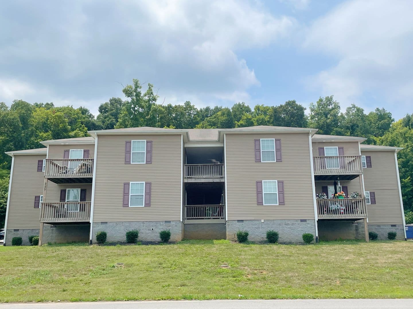Bowling Green Apartment: 355 Upper Stone Avenue