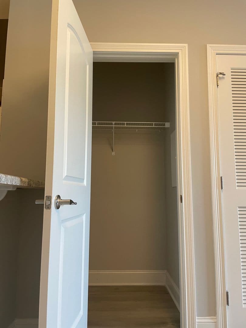 Bowling Green Apartment: 249 Greenwood Lane
