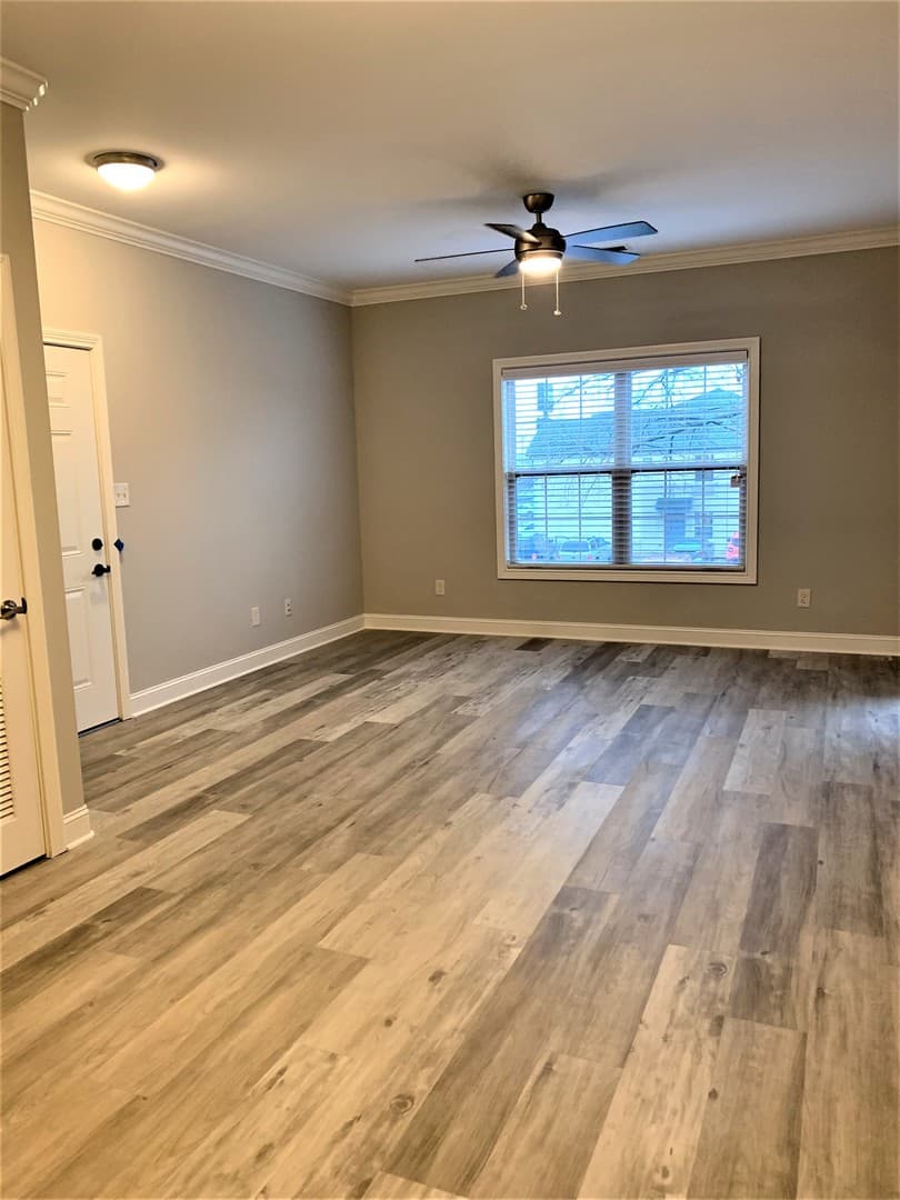 Bowling Green Apartment: 249 Greenwood Lane