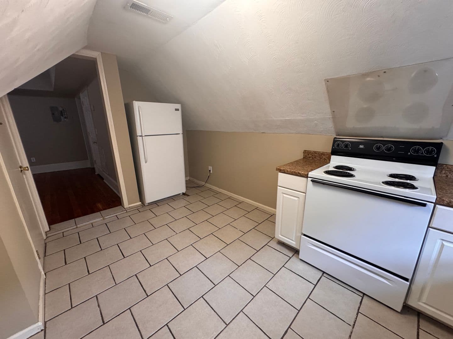 Bowling Green Apartment: 1359 High Street
