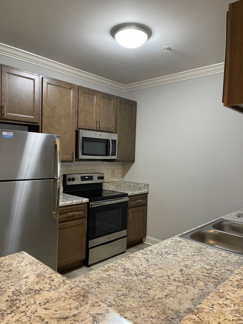 Bowling Green Apartment: 249 Greenwood Lane