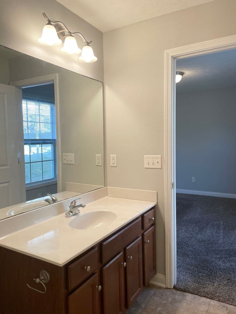 Bowling Green Apartment: 429 Upper Stone Avenue