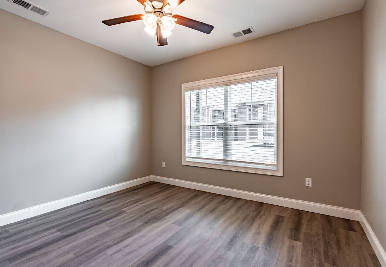 Bowling Green Apartment: 173 Traditions Boulevard