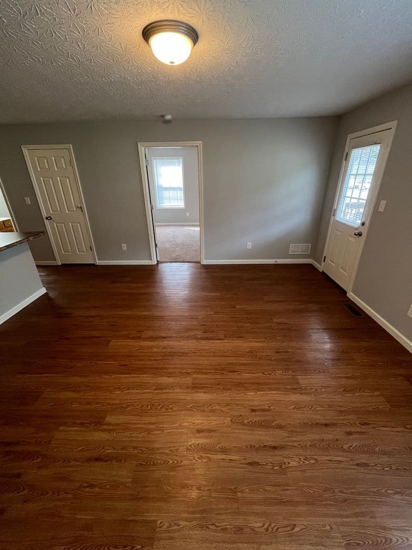 Bowling Green Apartment: 434 Upper Stone Avenue