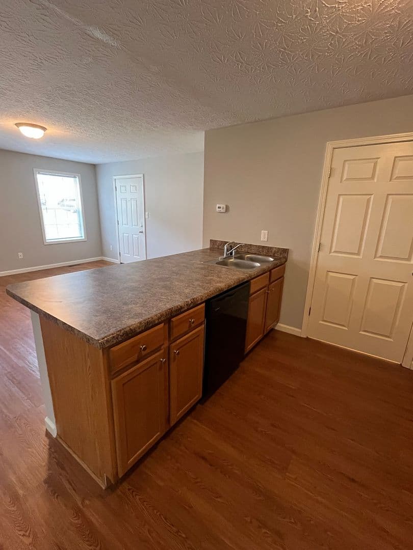 Bowling Green Apartment: 434 Upper Stone Avenue
