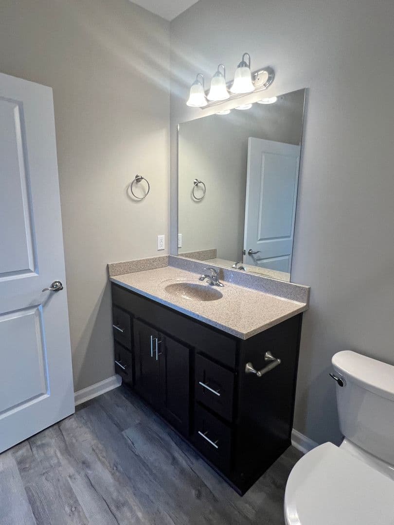 Portland Apartment: 1077 Gateview Drive