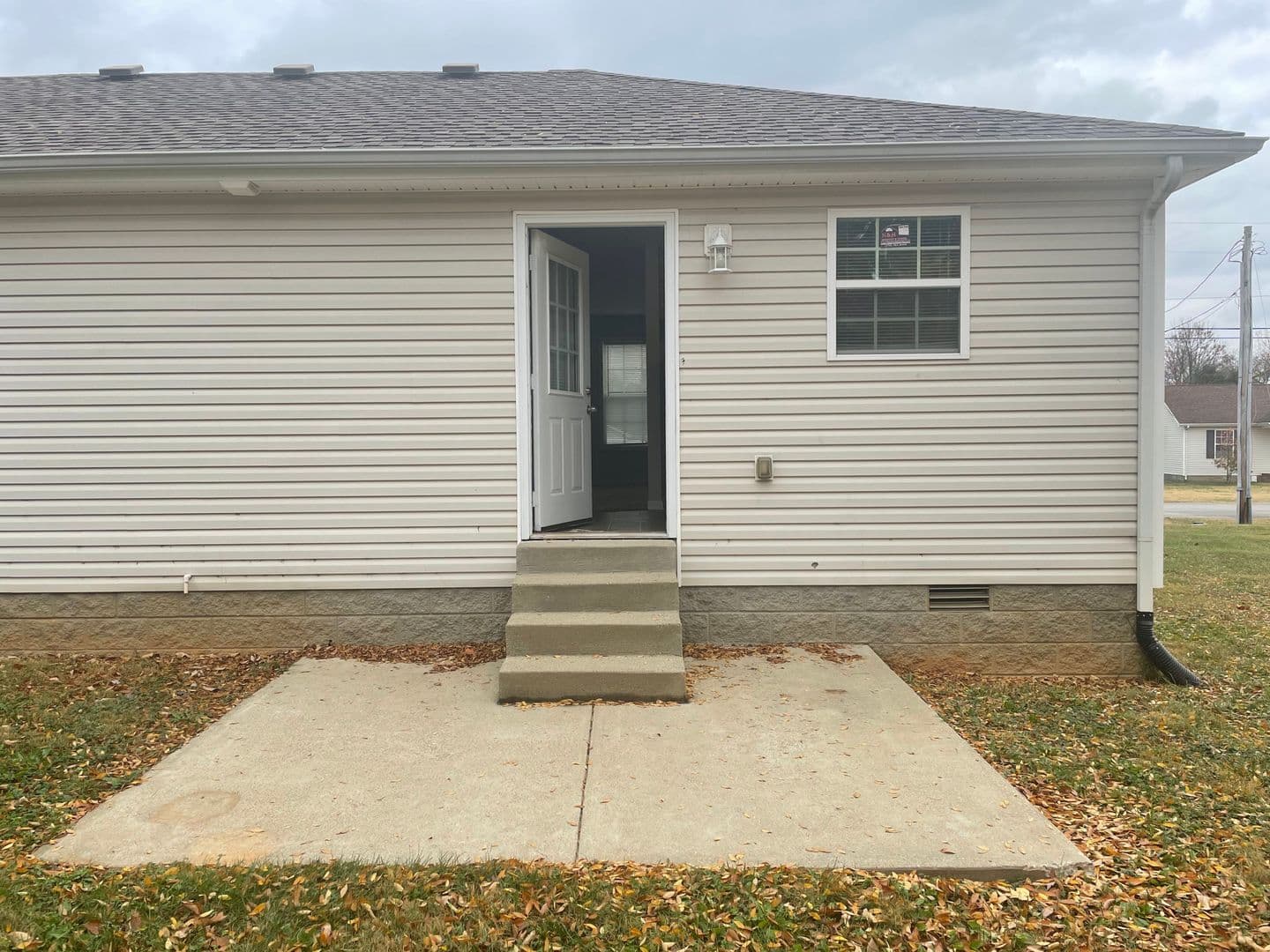 Bowling Green Apartment: 387 Lower Stone Avenue