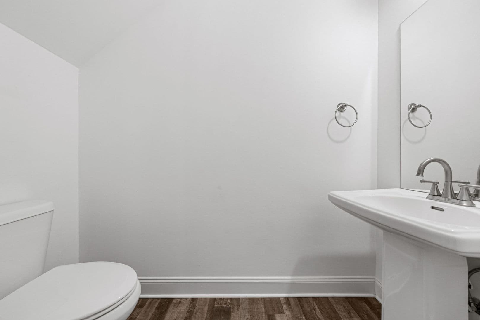 Bowling Green Apartment: 864 Fairview Avenue