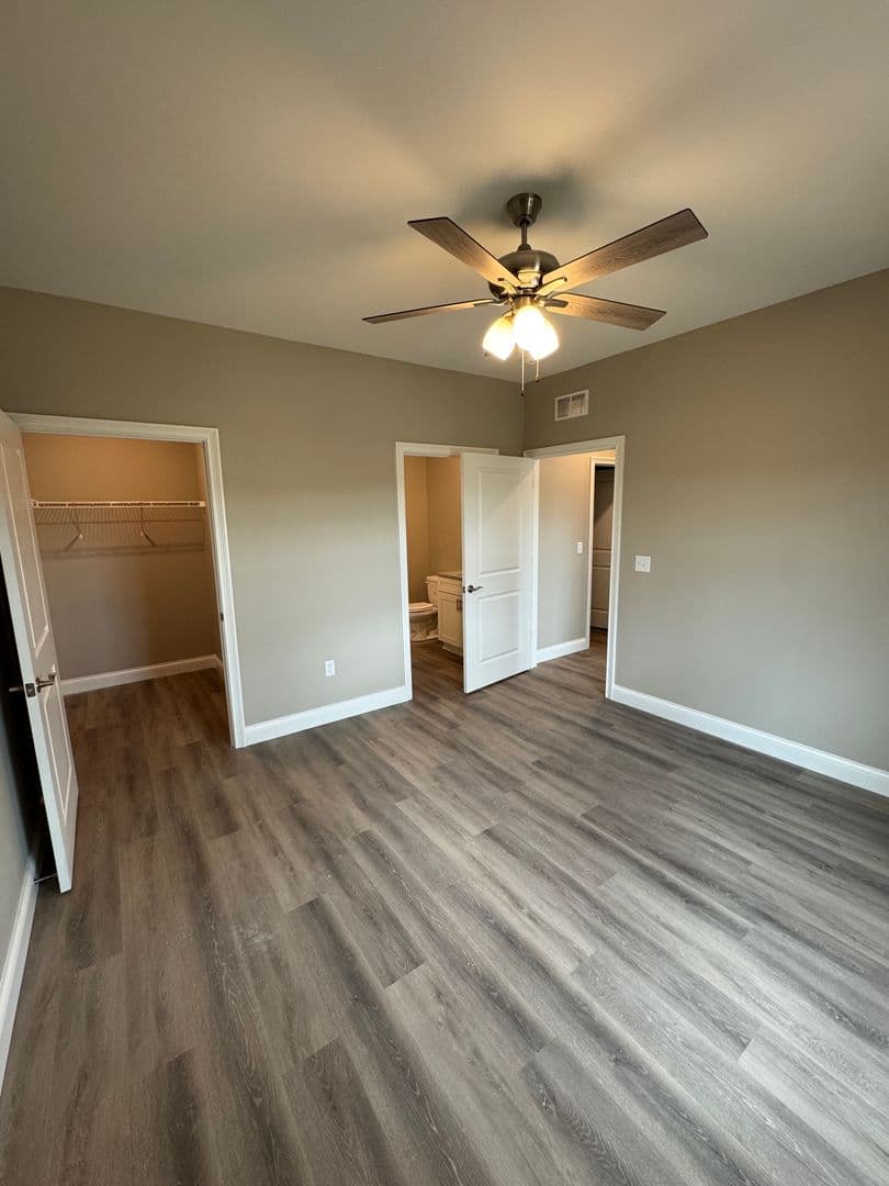Bowling Green Apartment: 5204 Bakers Spring Street