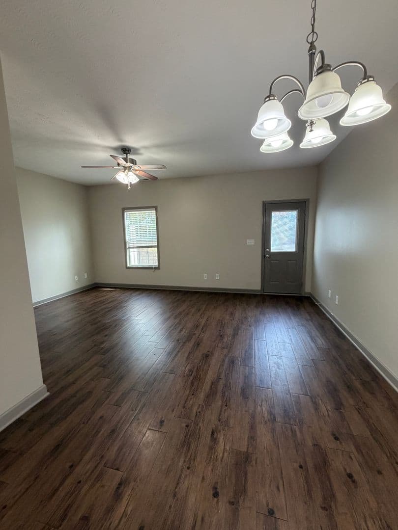 Bowling Green Apartment: 110 Audley Court