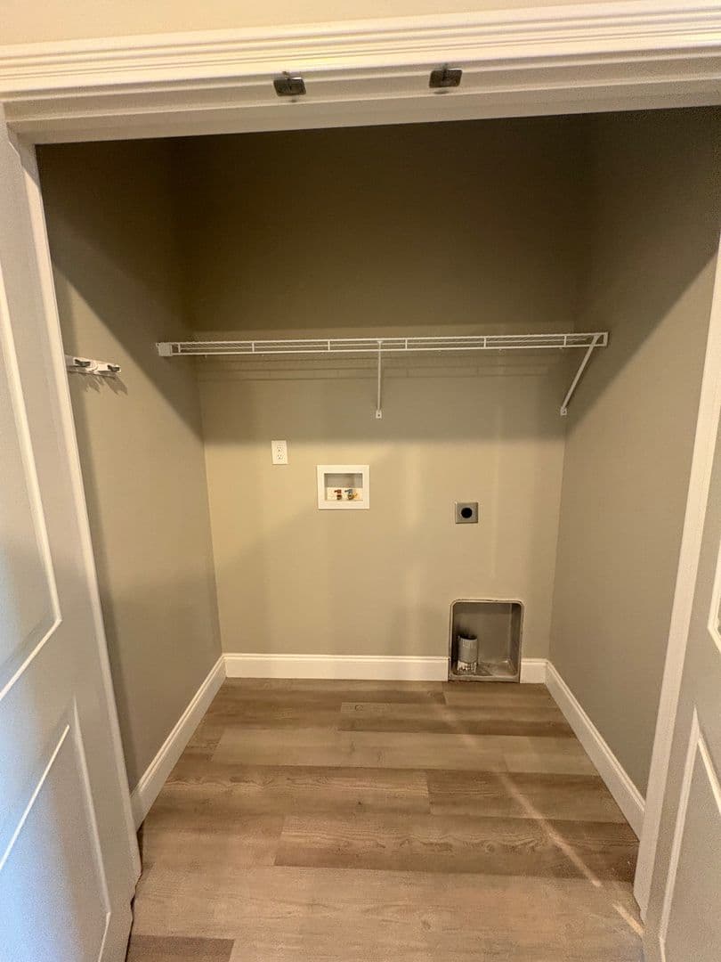 Bowling Green Apartment: 173 Windover Avenue