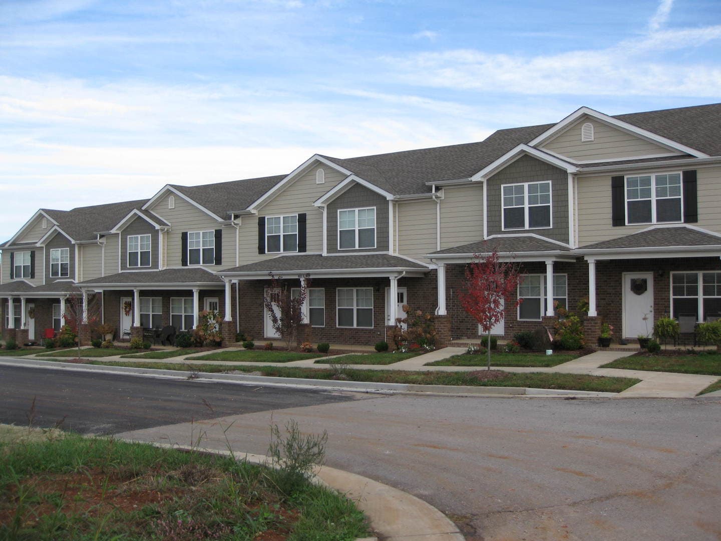 Bowling Green Apartment: 655 Declaration Way