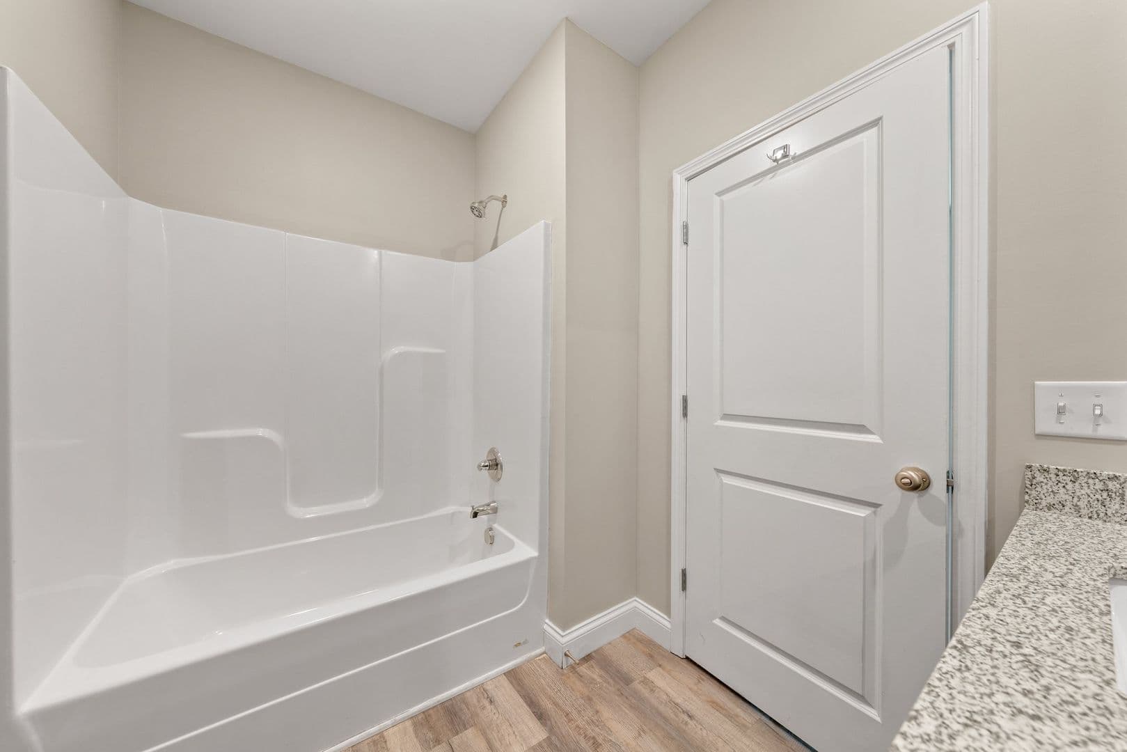 Bowling Green Apartment: 2363 Fox Ridge Court