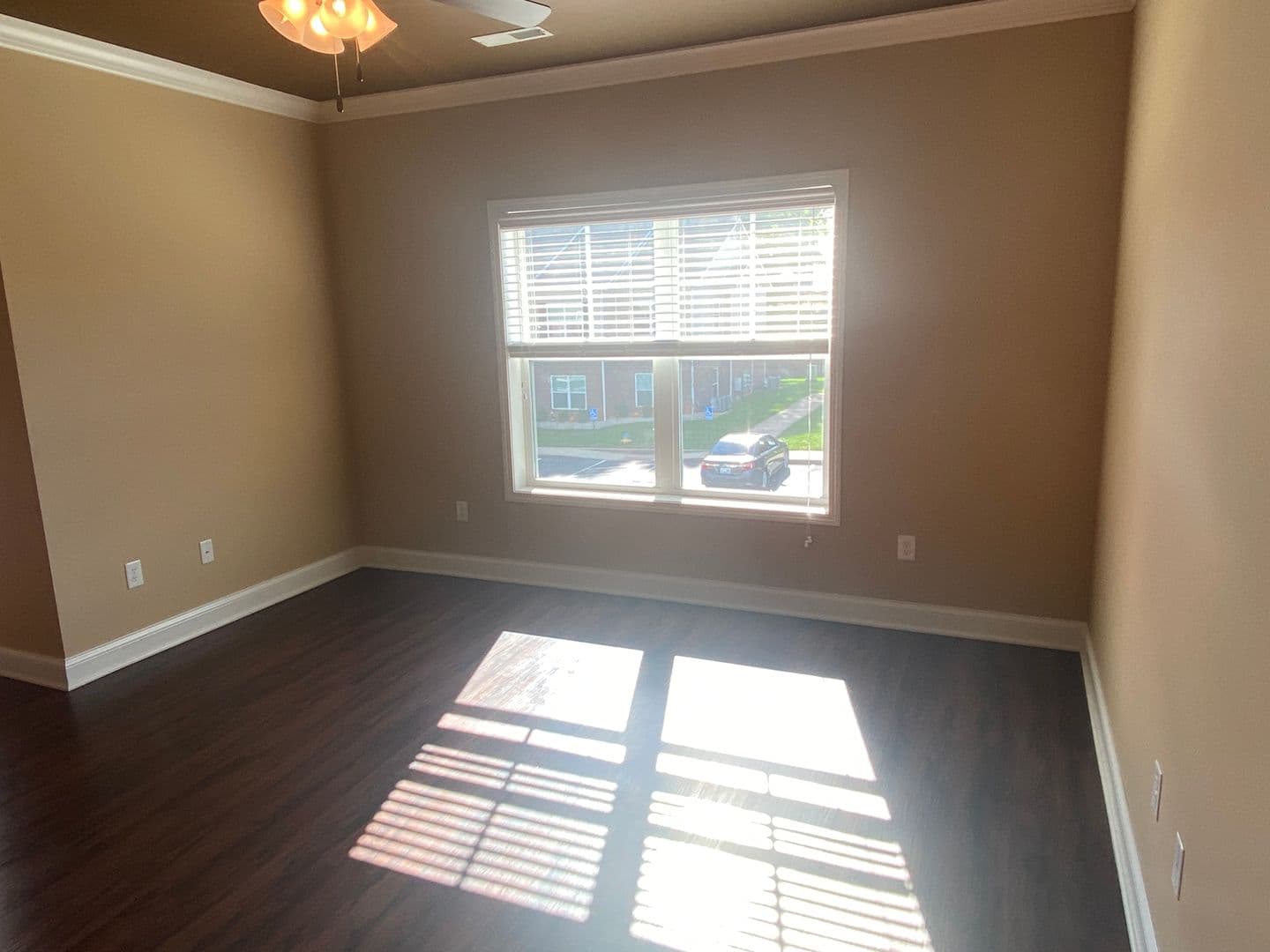 Bowling Green Apartment: 655 Declaration Way