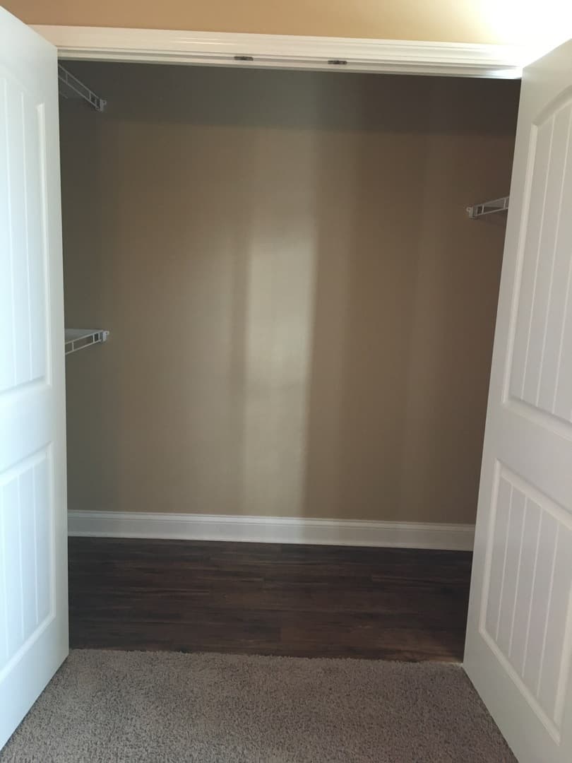 Bowling Green Apartment: 655 Declaration Way