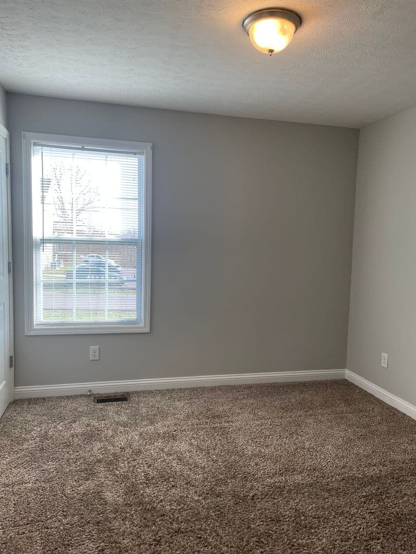 Bowling Green Apartment: 429 Upper Stone Avenue