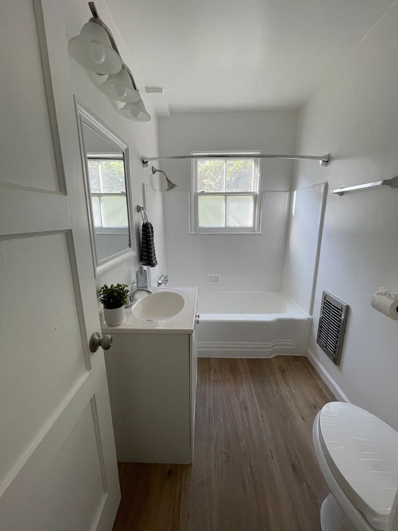 Los Angeles Apartment: 1601 N. Normandie