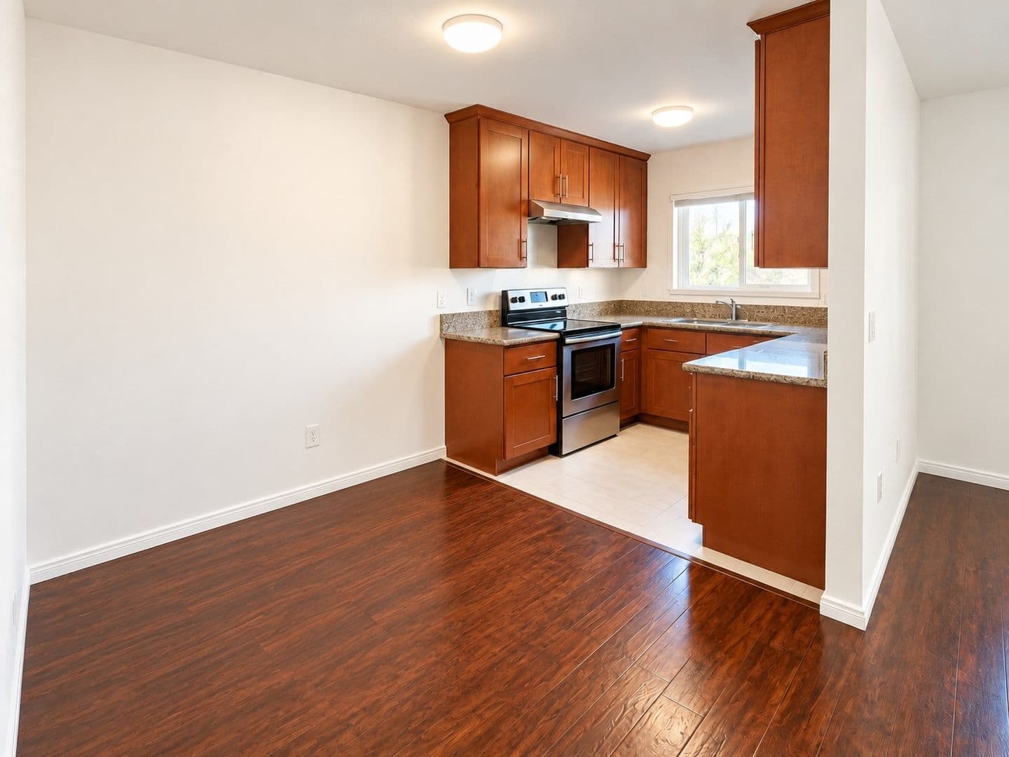 Los Angeles Apartment: 6501 Fulton Ave
