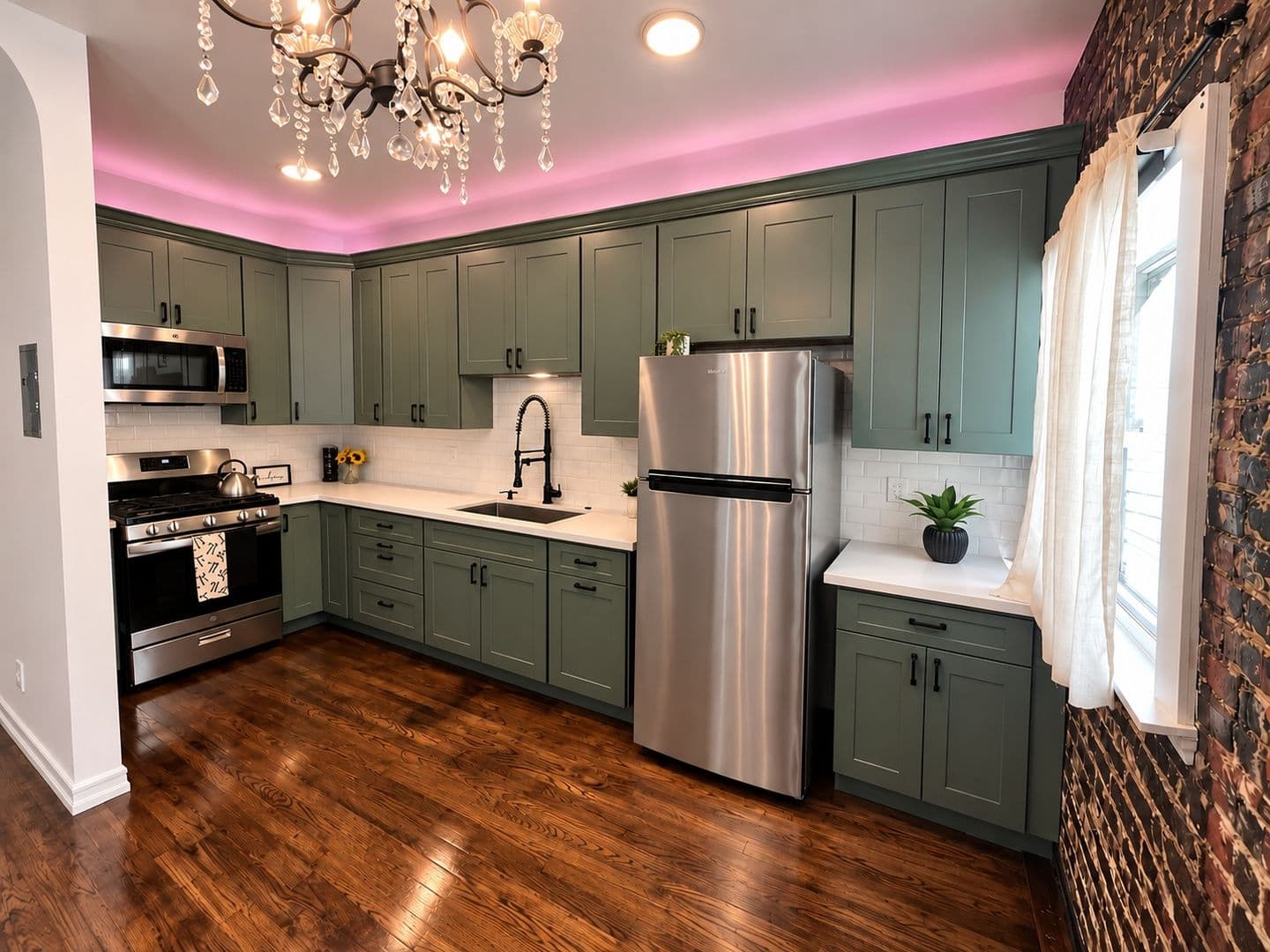 Los Angeles Apartment: 3218 Sunset Blvd