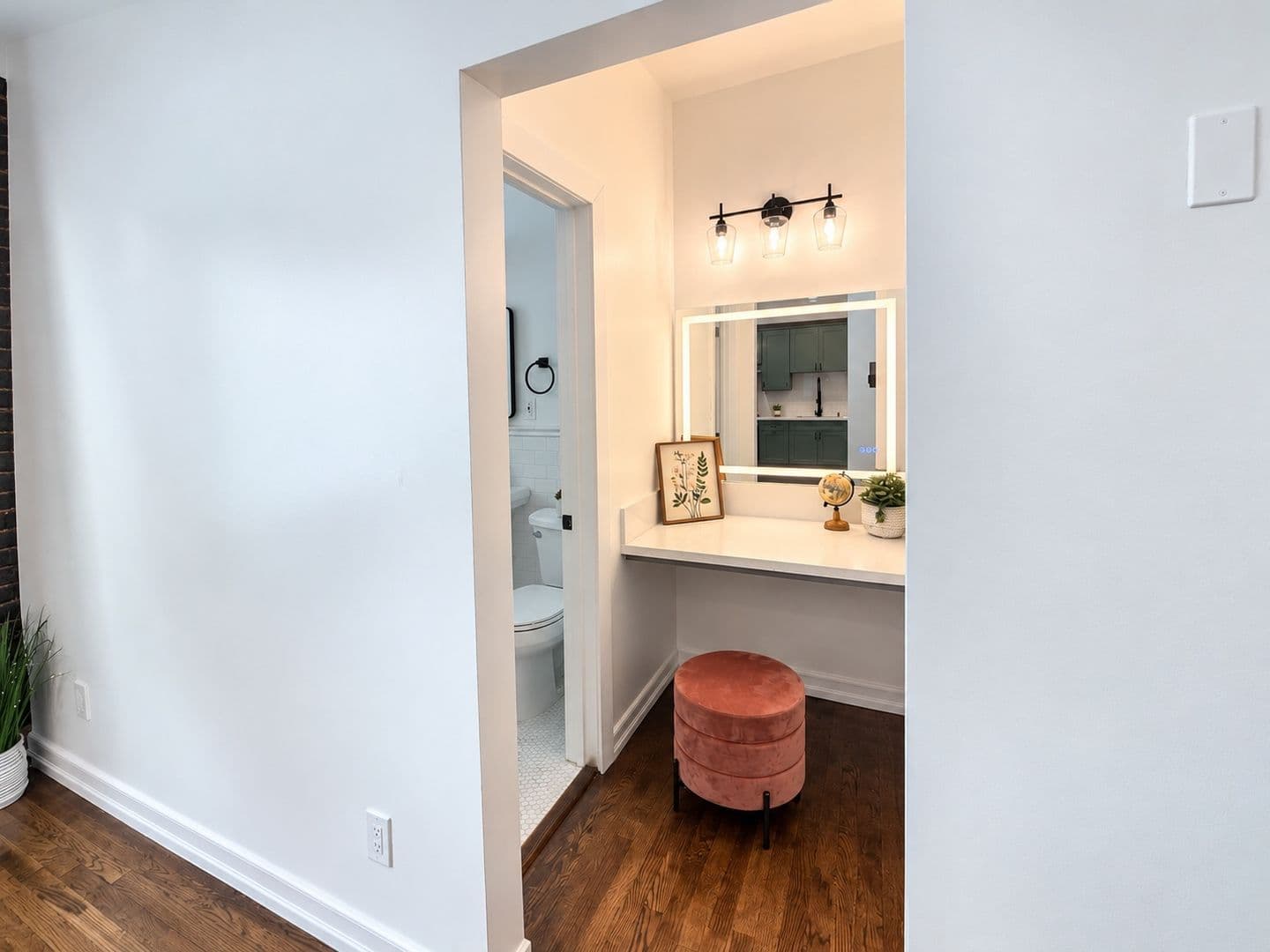 Los Angeles Apartment: 3218 Sunset Blvd