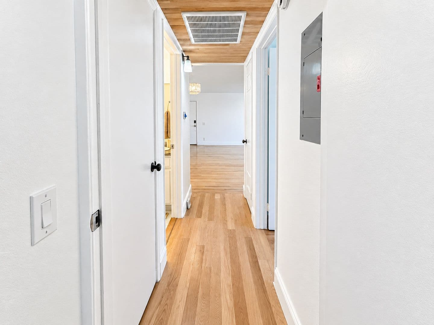 Burbank Apartment: 604 E Orange Grove Ave