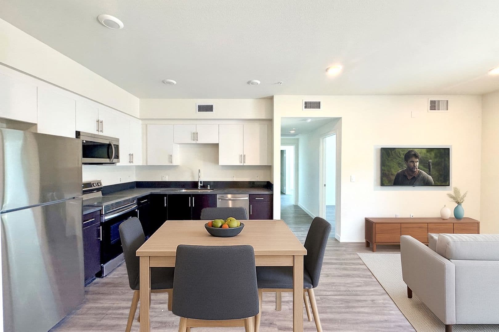 Los Angeles Apartment: 3567 Chesapeake Ave