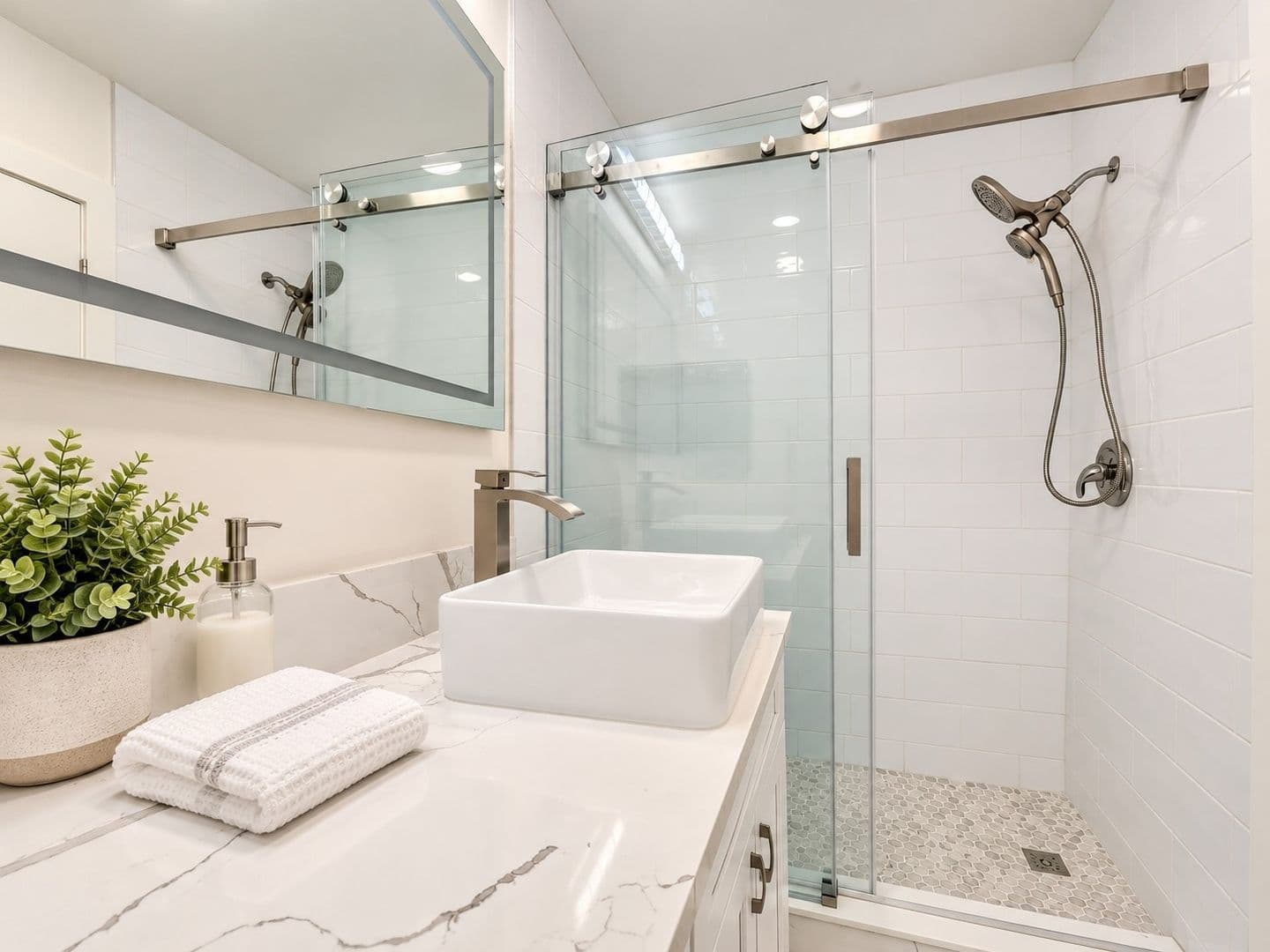 Santa Monica Apartment: 1522 Harvard Street