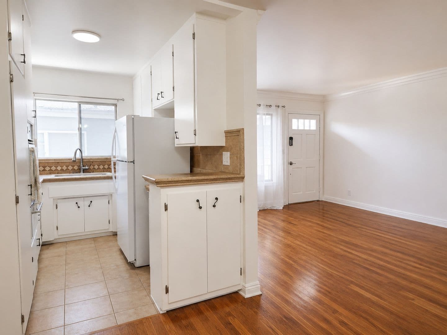 Beverly Hills Apartment: 216 S. Gale Dr