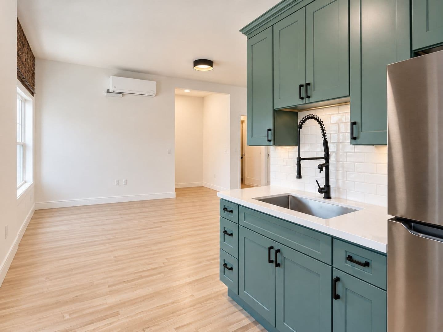 Los Angeles Apartment: 3218 Sunset Blvd