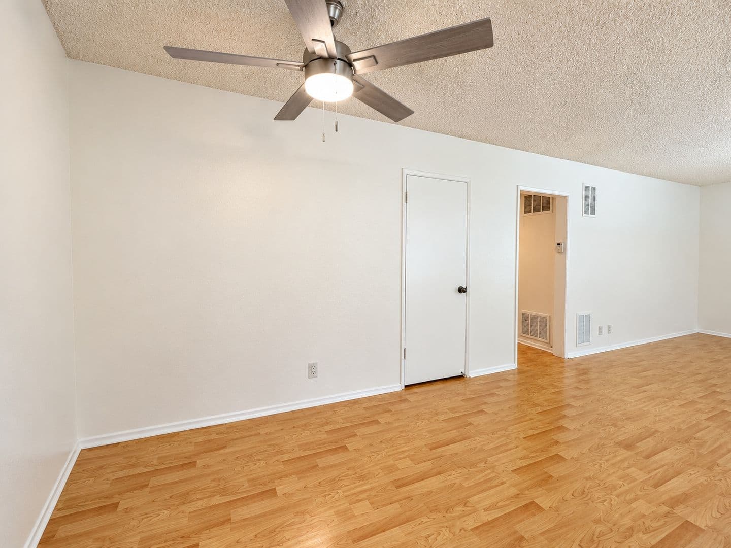 Sherman Oaks Apartment: 14315 Chandler Blvd