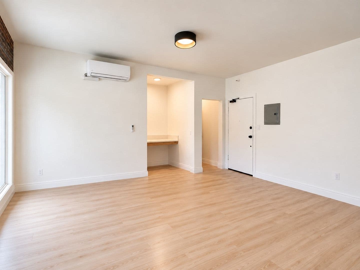 Los Angeles Apartment: 3218 Sunset Blvd