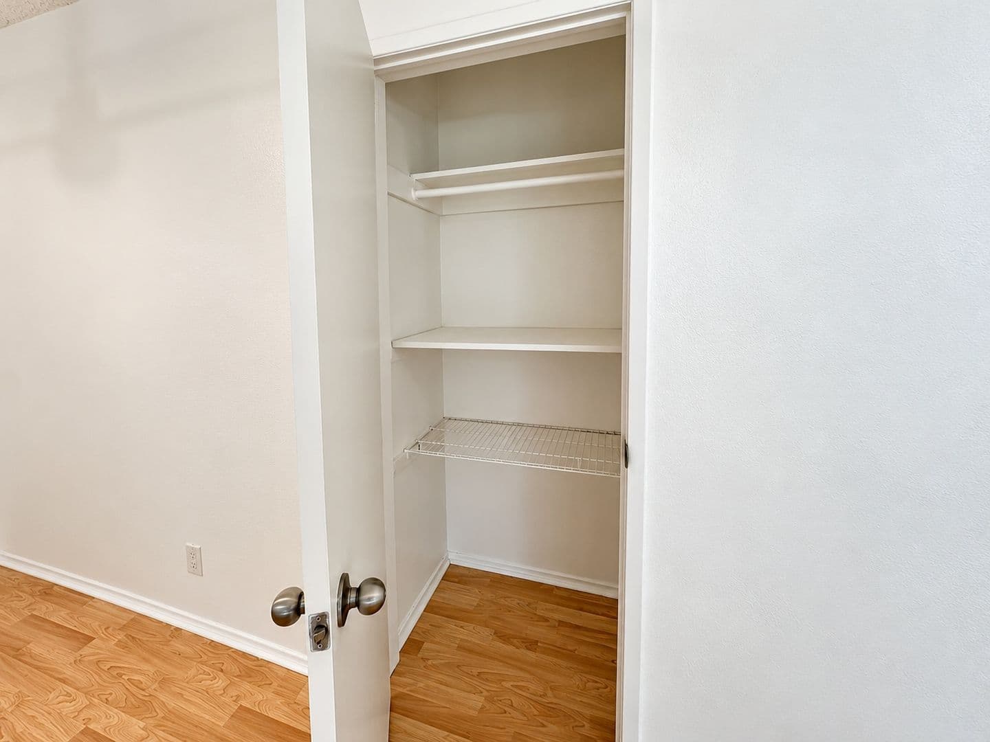 Sherman Oaks Apartment: 14315 Chandler Blvd