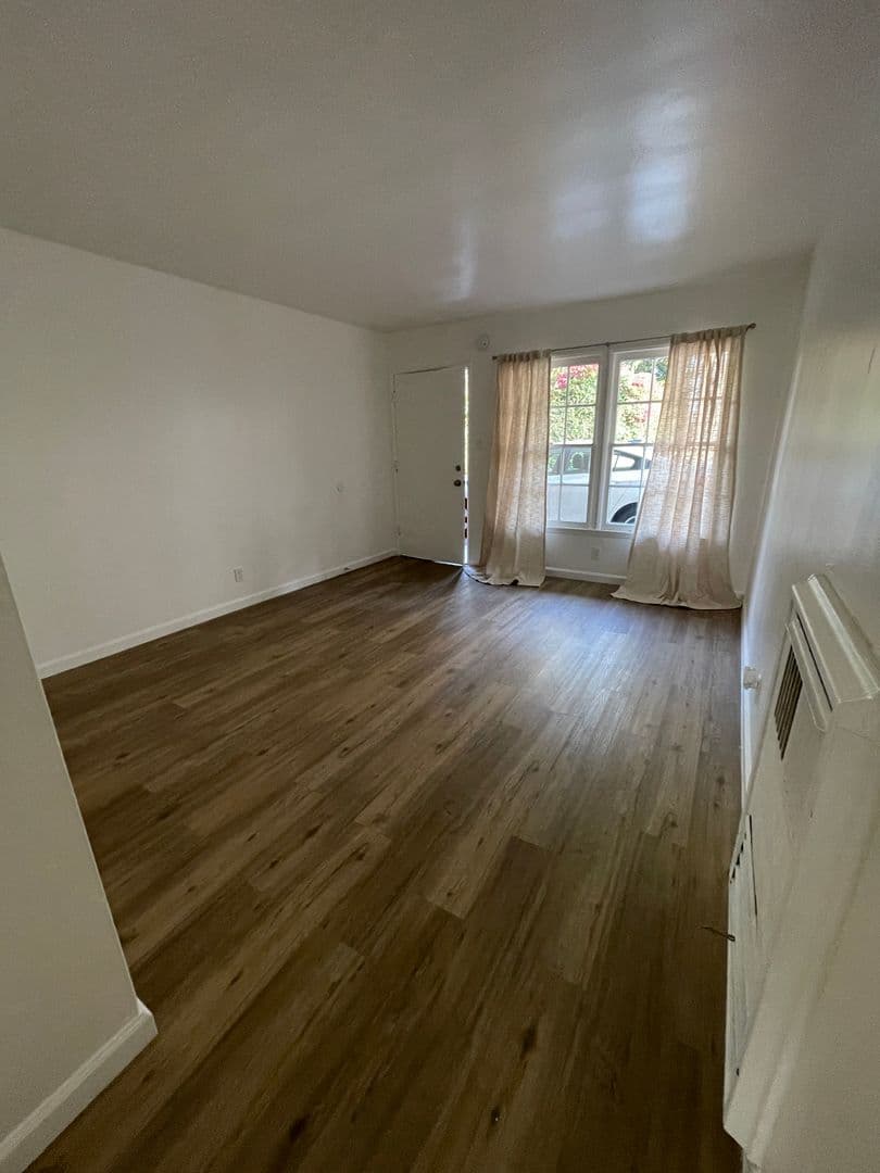 Los Angeles Apartment: 1601 N. Normandie