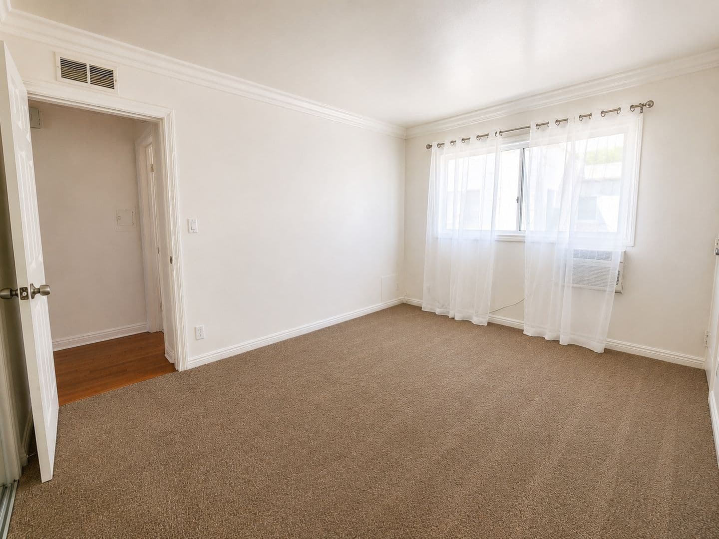 Beverly Hills Apartment: 216 S. Gale Dr