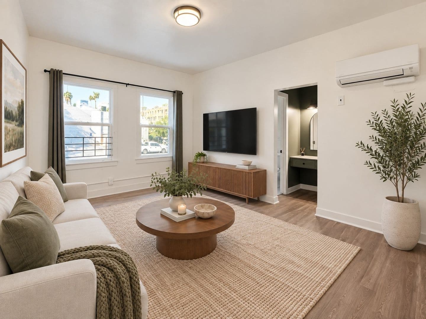 Los Angeles Apartment: 3218 Sunset Blvd