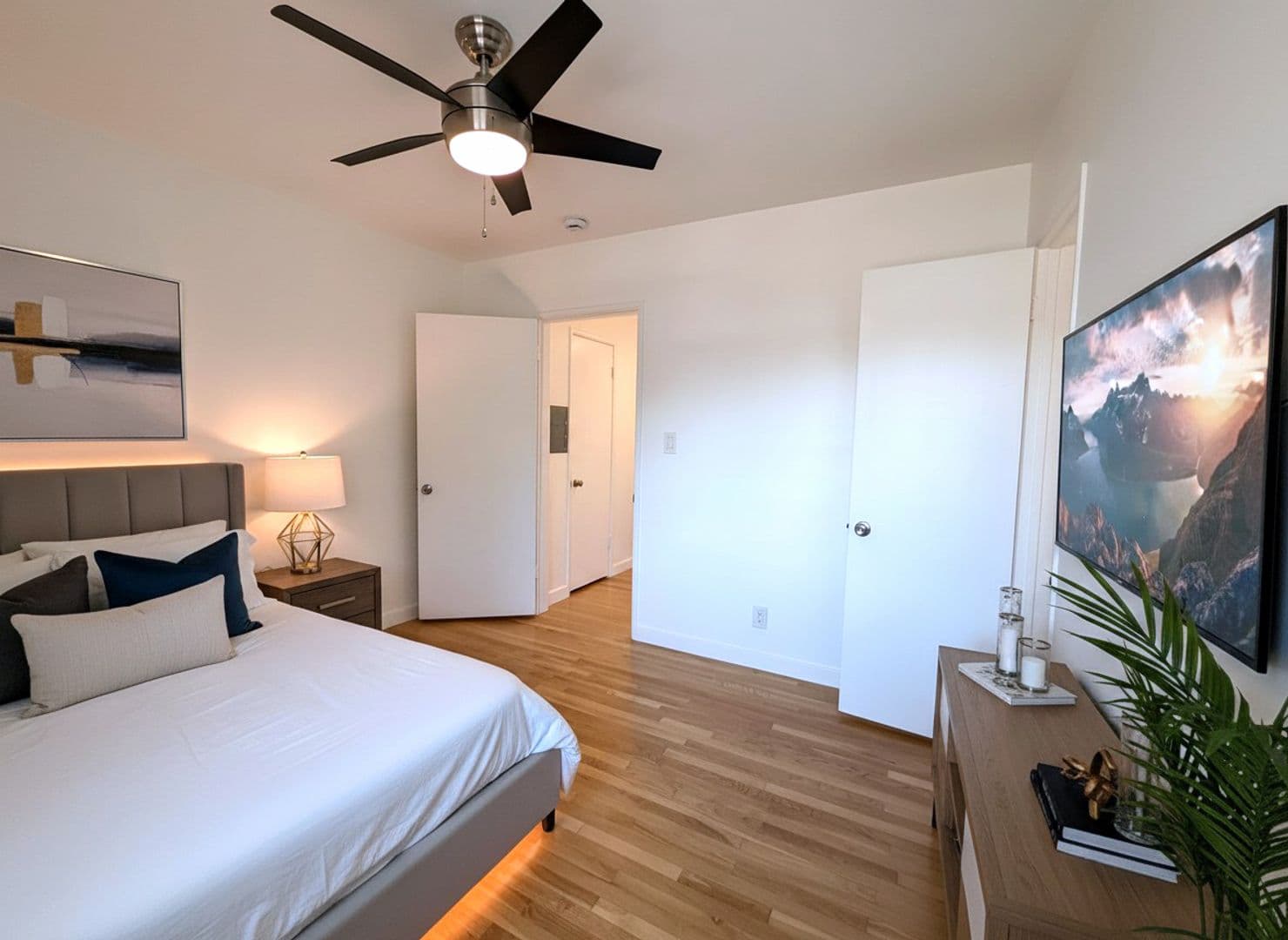 Glendale Apartment: 1553-1555 Riverside Dr.