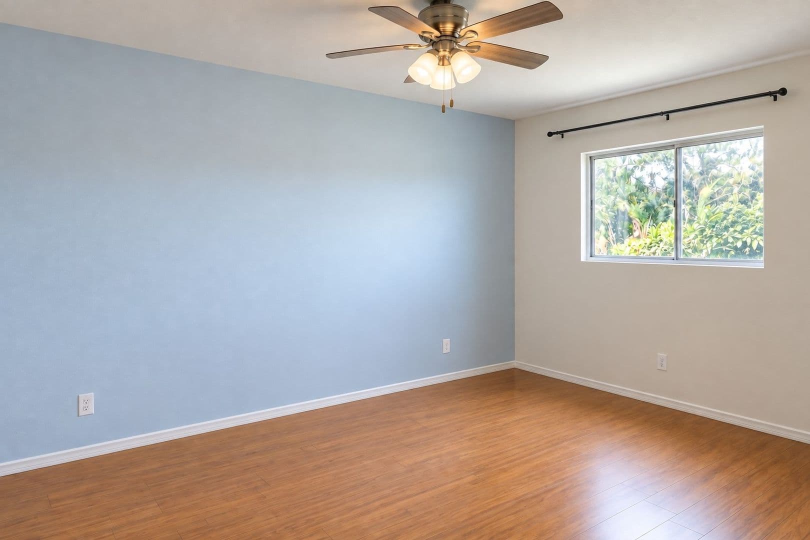 Los Angeles Apartment: 1942 Rodney Drive
