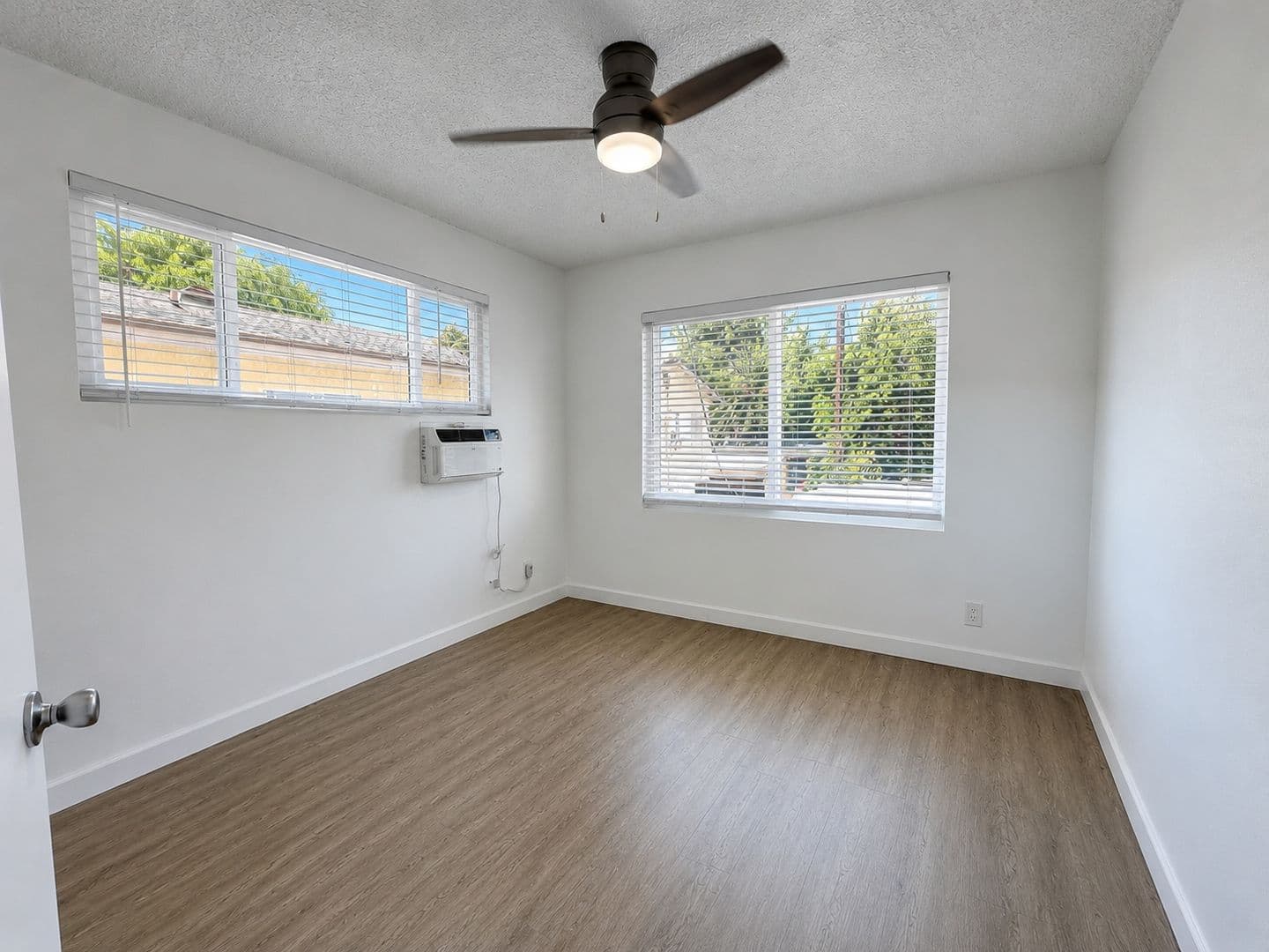 Sherman Oaks Apartment: 14315 Chandler Blvd