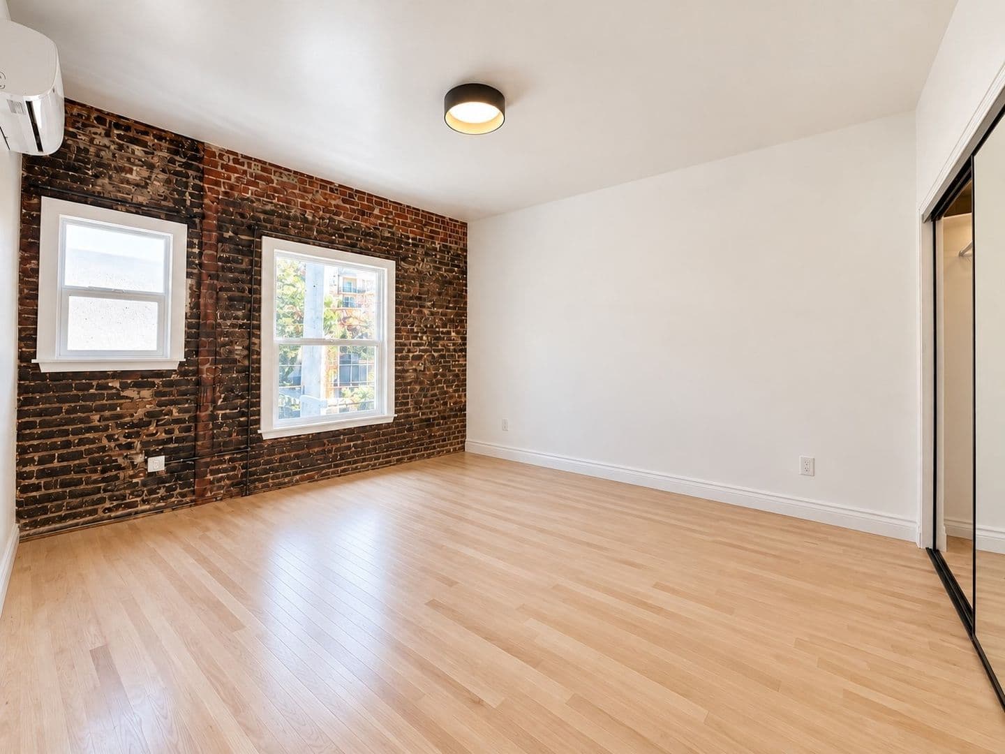 Los Angeles Apartment: 3218 Sunset Blvd