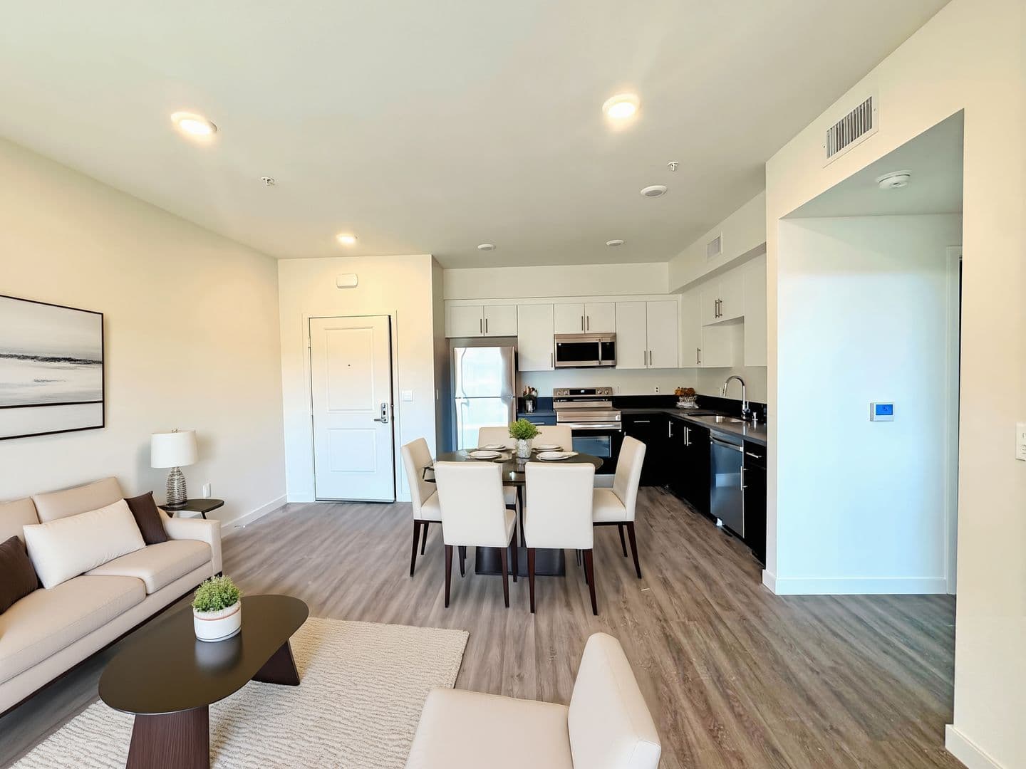 Los Angeles Apartment: 3567 Chesapeake Ave